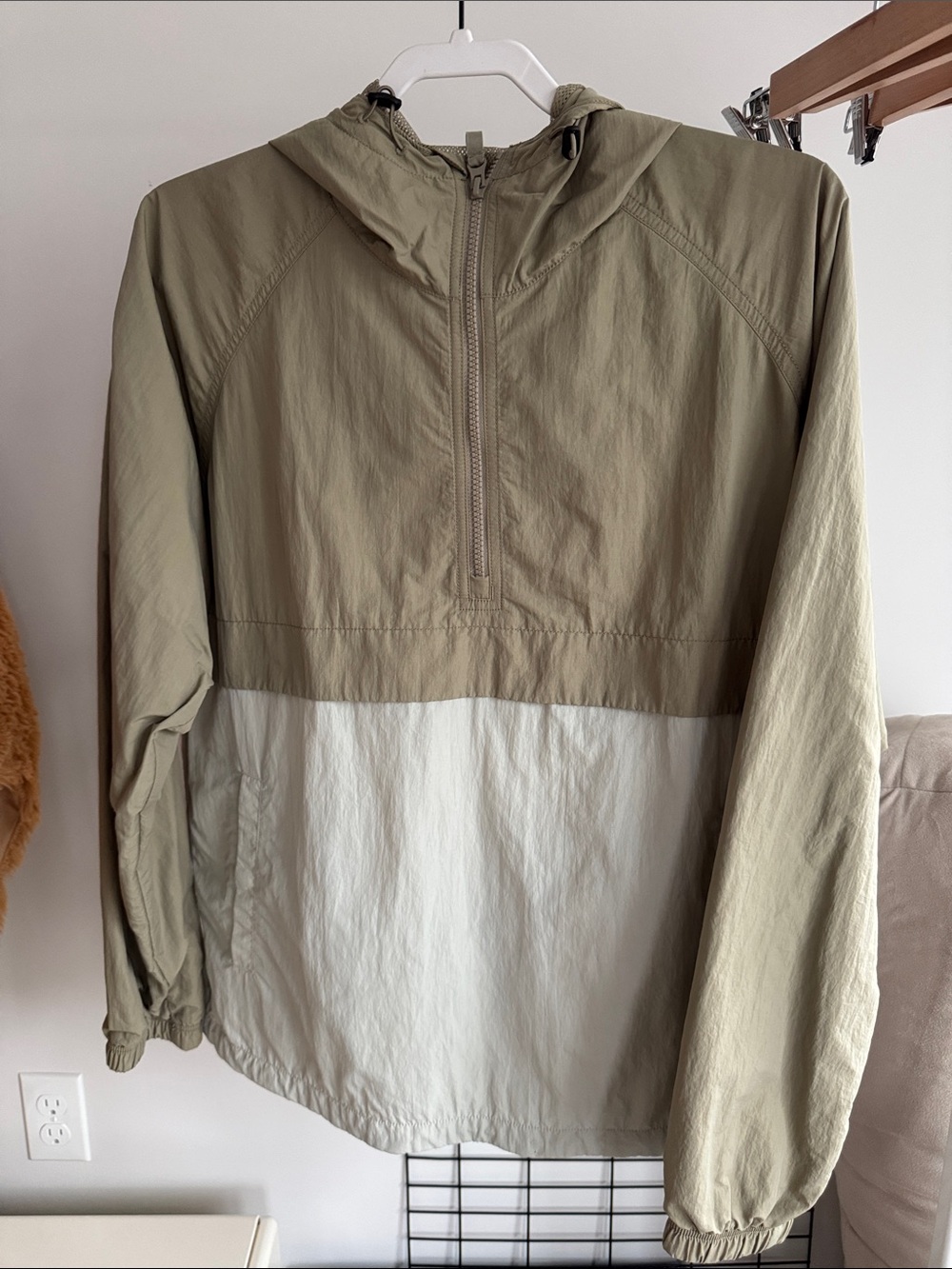 Uniqlo Two-Tone Windbreaker Pullover - Olive & Cream